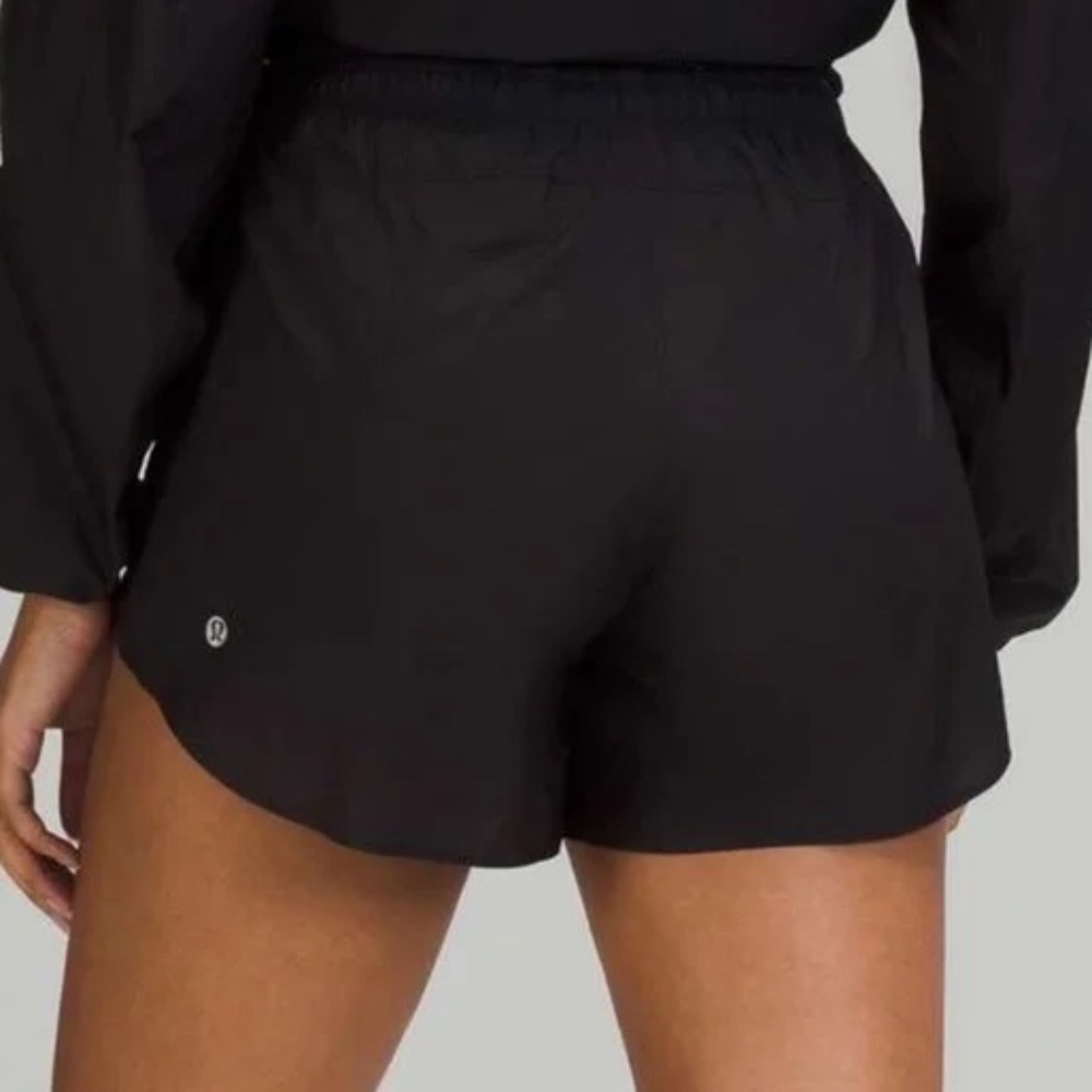 1017 lululemon Step Out High Rise PACKABLE Shorts 3" - Size 6 - Black - W7BO4S